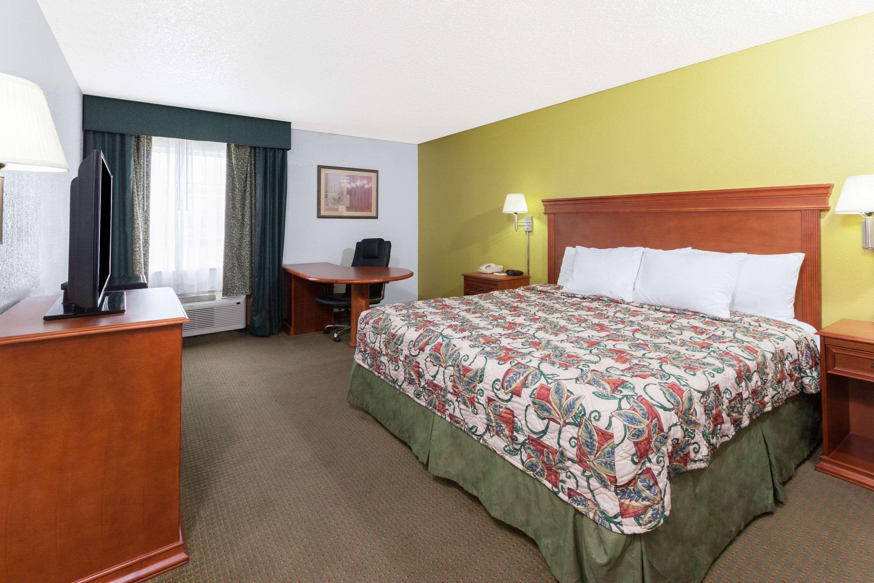 Days Inn By Wyndham Shawnee Extérieur photo