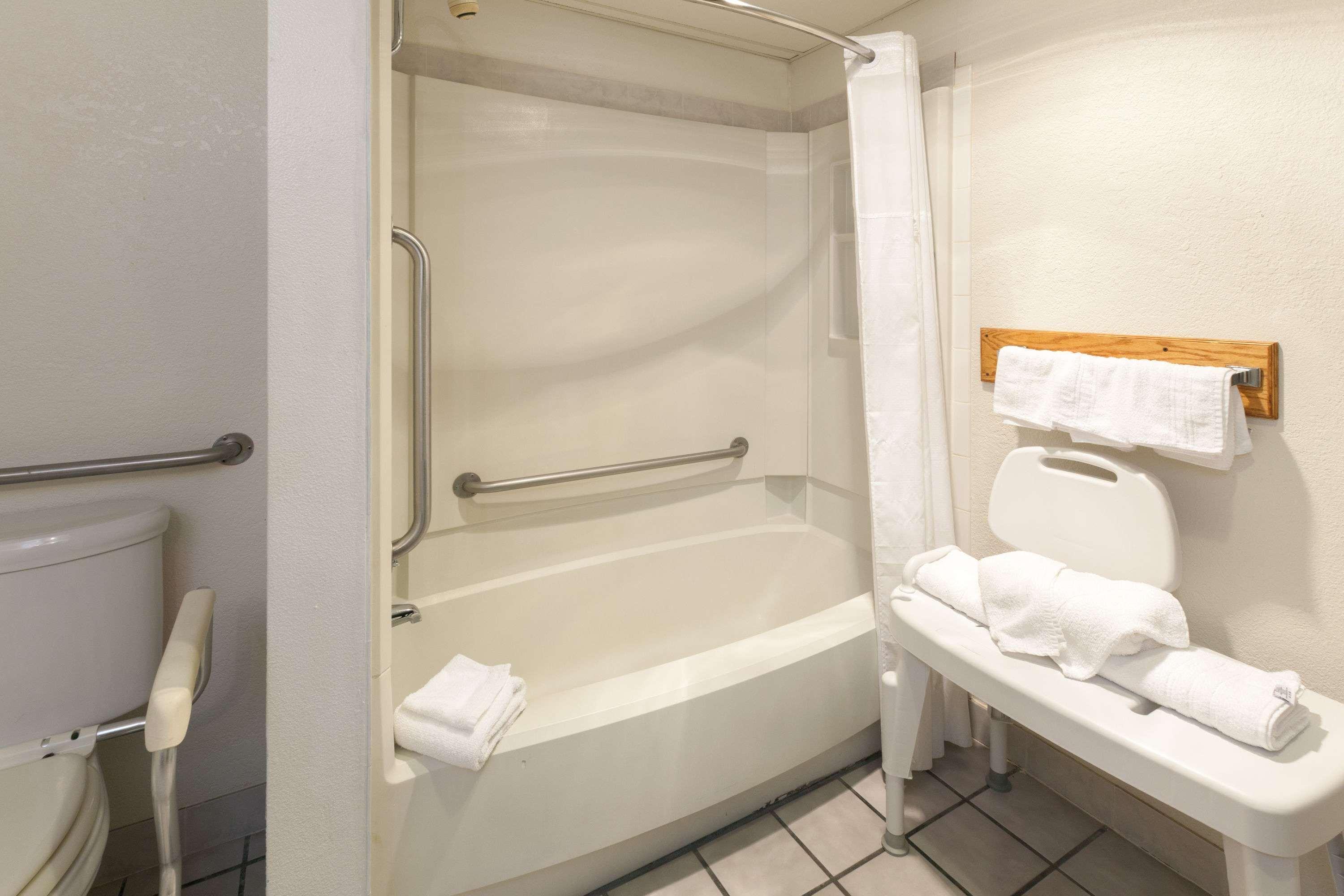 Days Inn By Wyndham Shawnee Extérieur photo