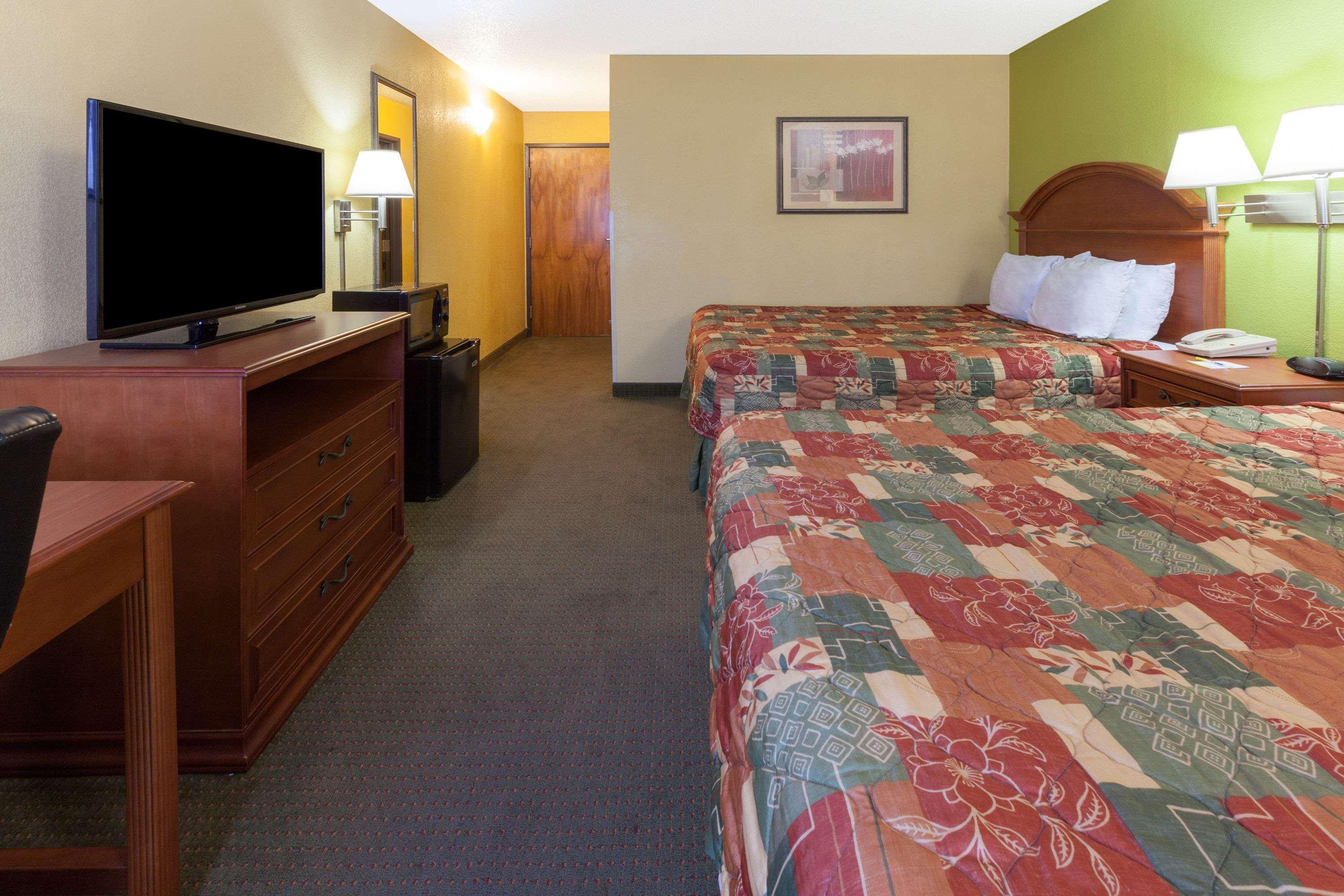 Days Inn By Wyndham Shawnee Extérieur photo