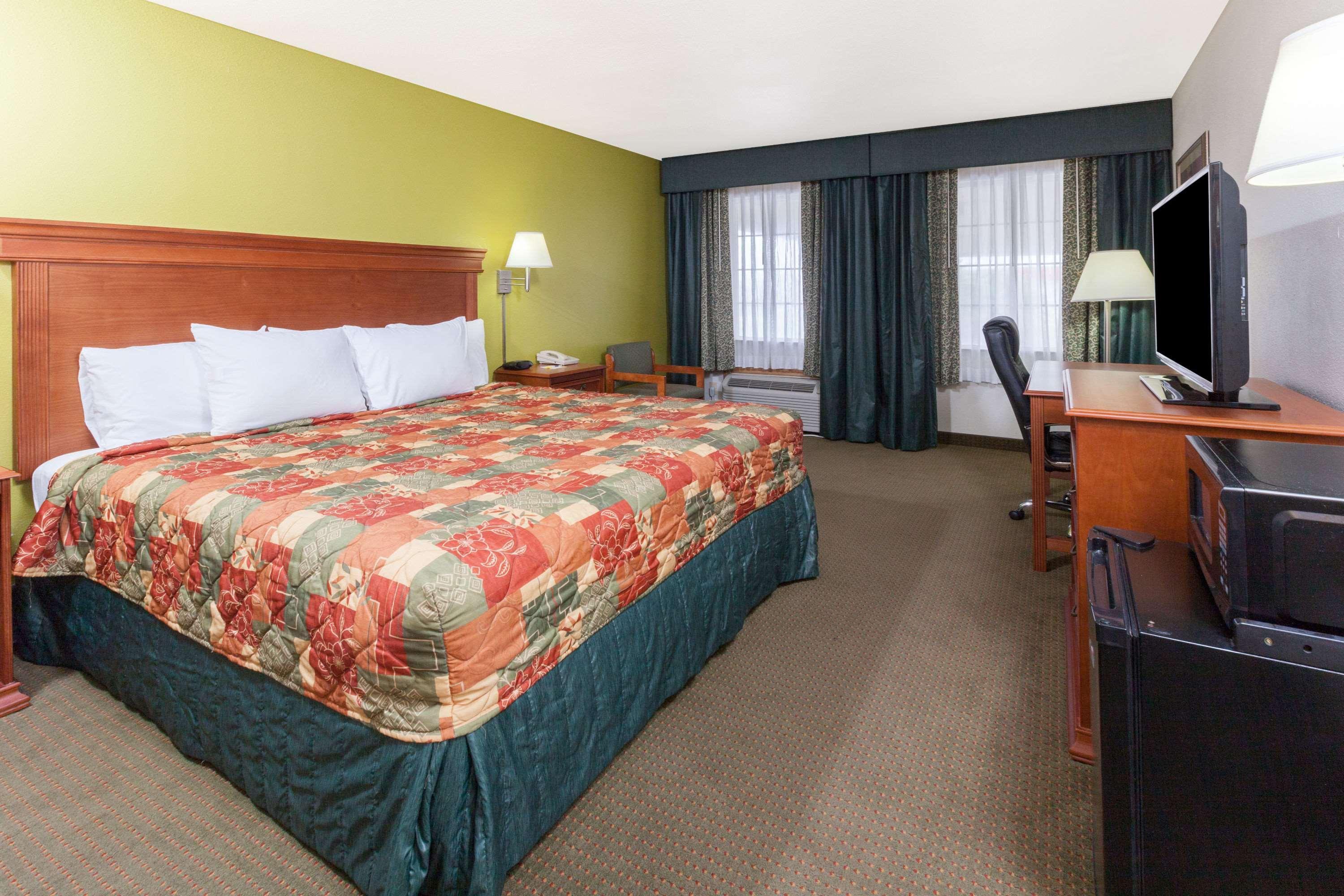 Days Inn By Wyndham Shawnee Extérieur photo