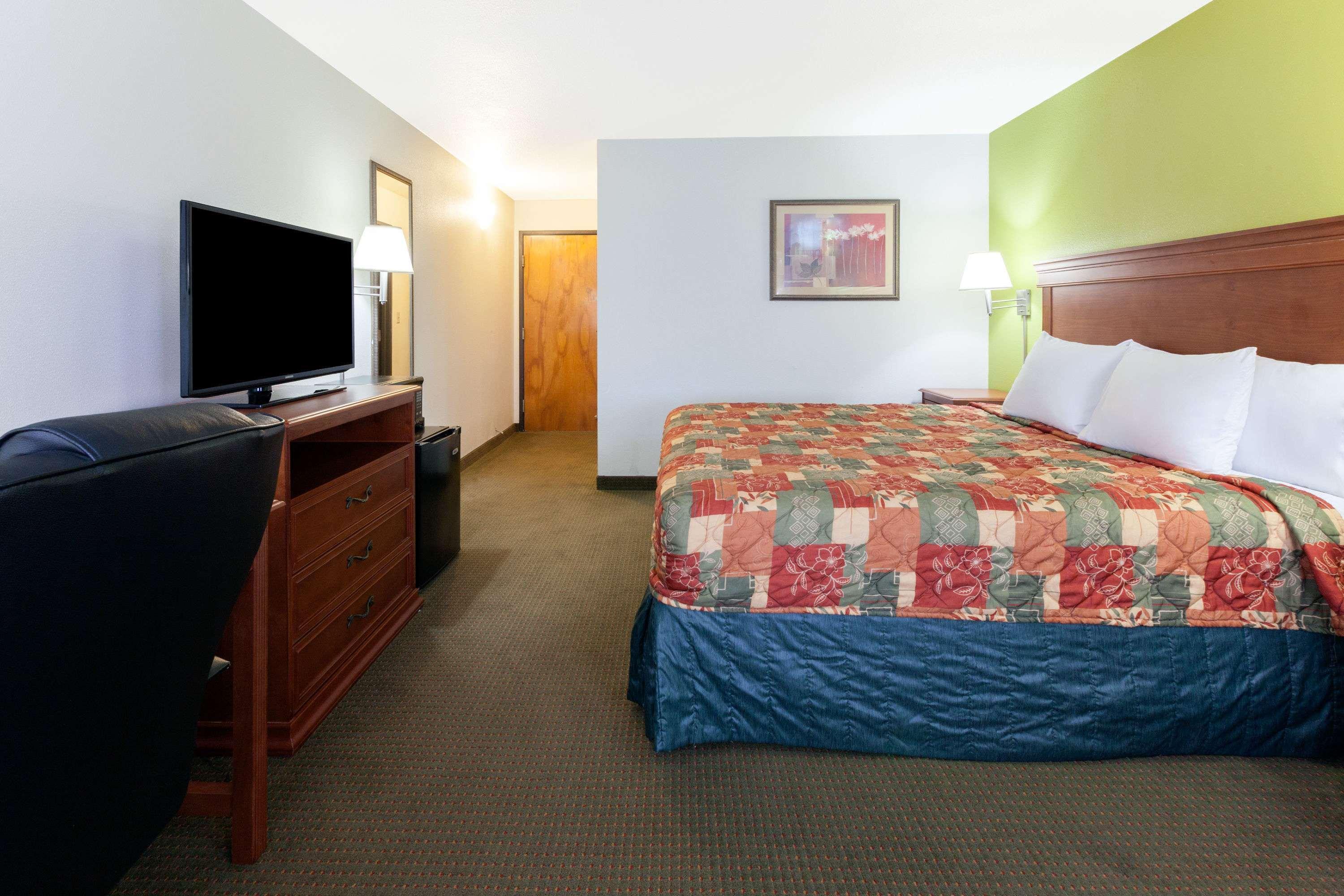 Days Inn By Wyndham Shawnee Extérieur photo