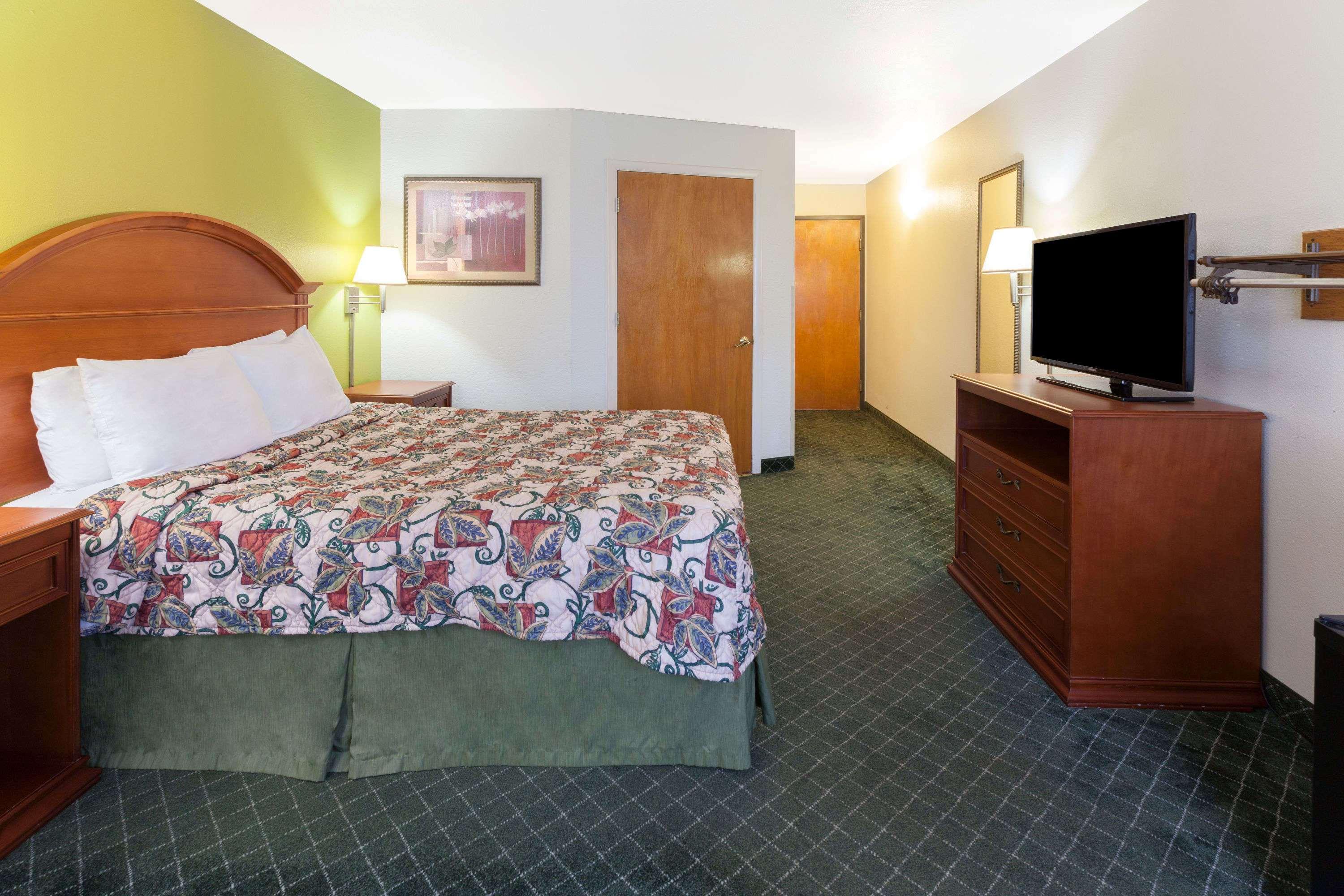 Days Inn By Wyndham Shawnee Extérieur photo
