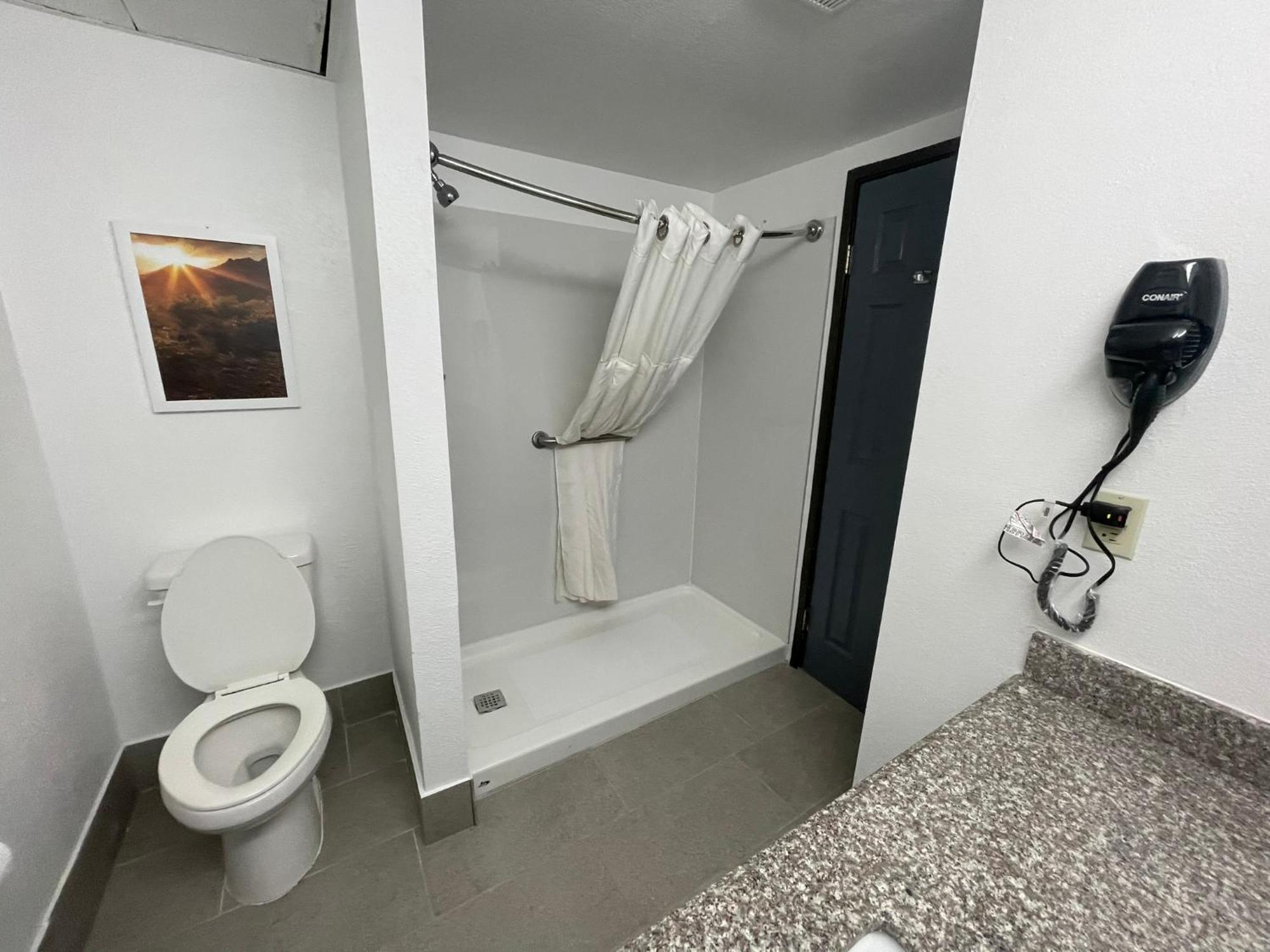 Days Inn By Wyndham Shawnee Extérieur photo