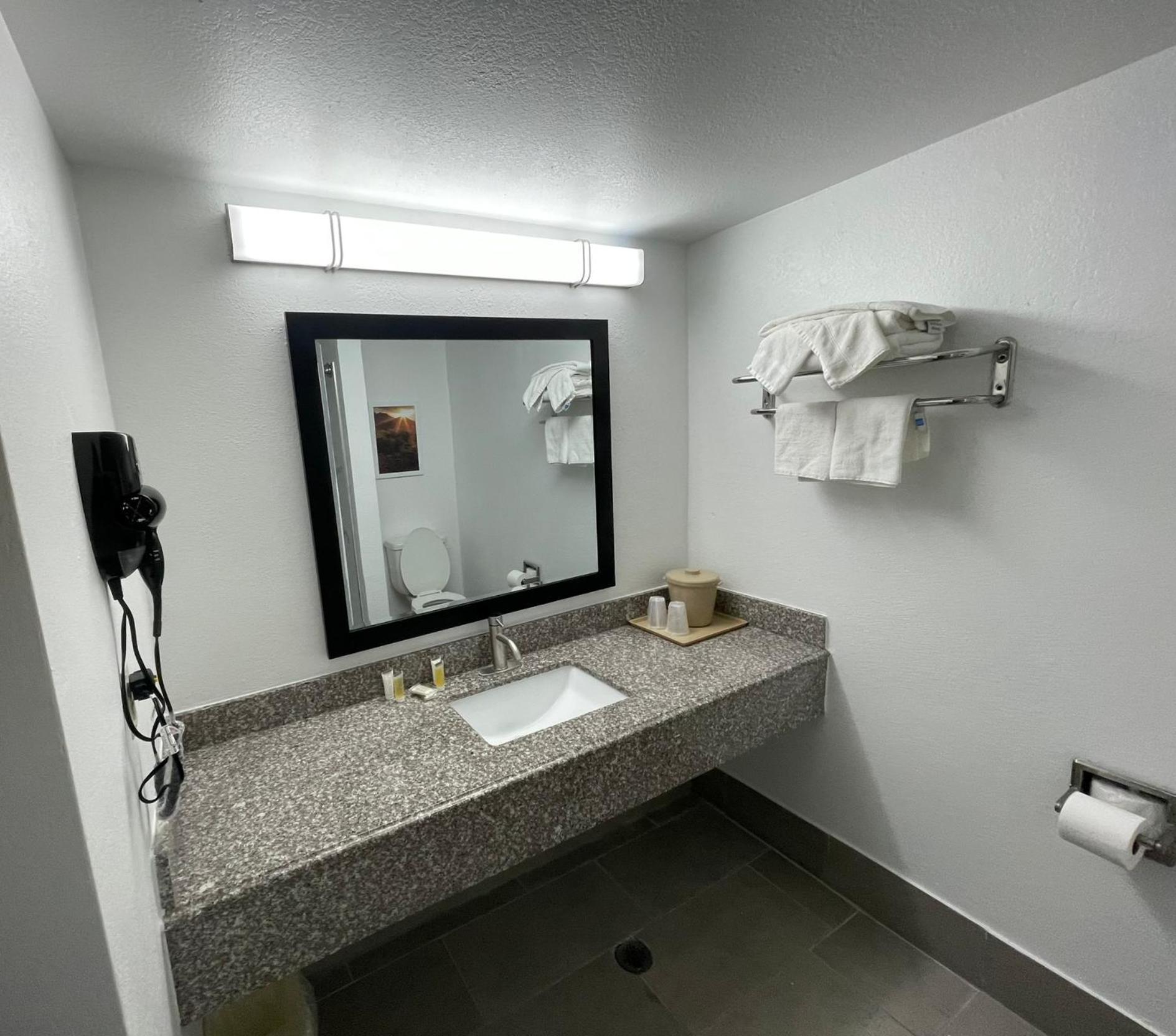 Days Inn By Wyndham Shawnee Extérieur photo